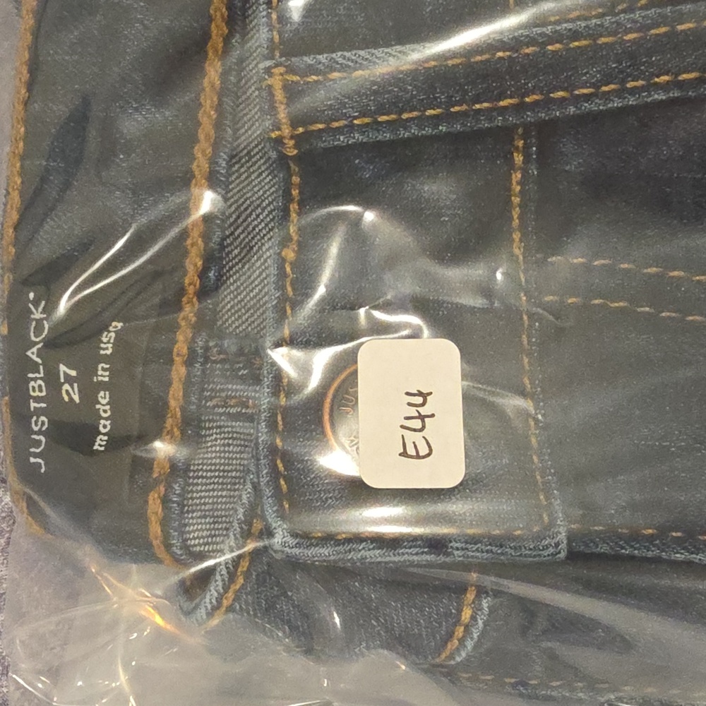 Just Black Women's Size 27 Cropped Raw Hem Cropped Straught Fit Step - Picture 8 of 9